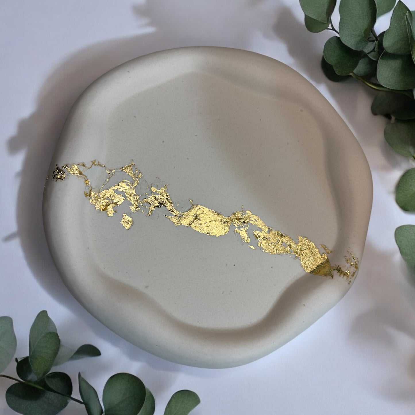 White and Gold Flake Jesmonite Plate