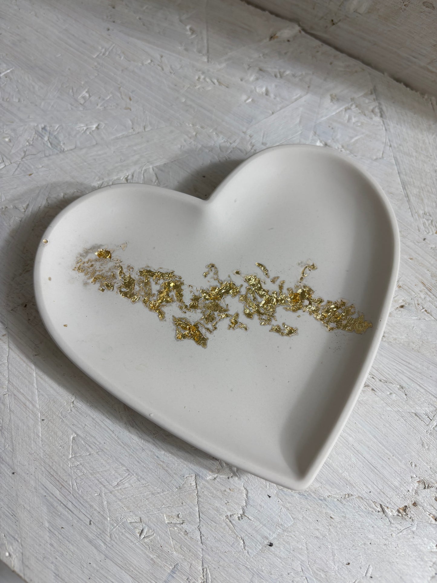 Gold Flake Heart Jesmonite Trinket/Jewellery Dish